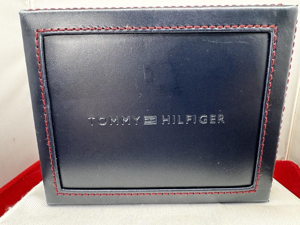 Tommy Hilfiger Men's Brown Leather RFID Trifold Wallet with Valet Passcase