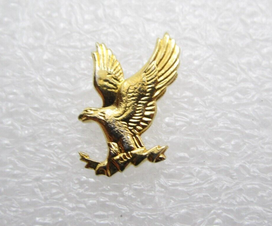 Flying Bald Eagle Bird Lapel Pin (D20)