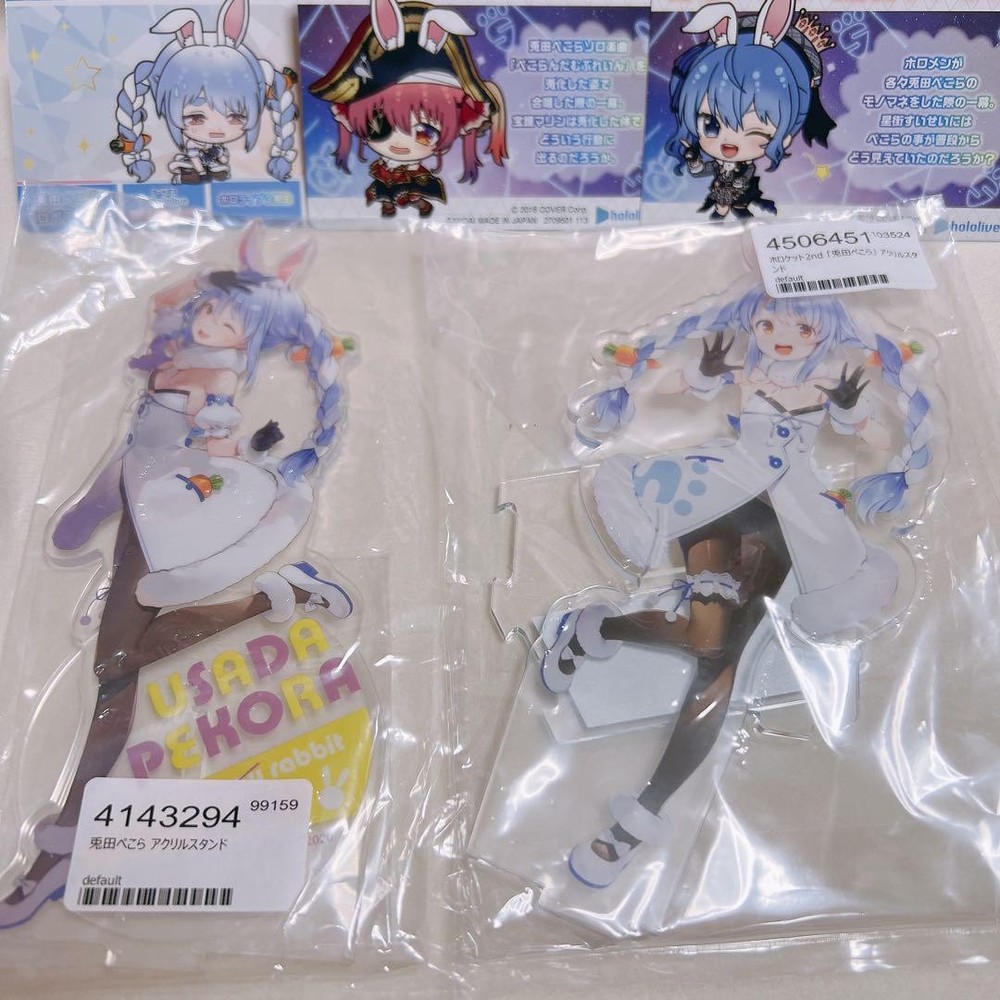 Hololive Usada Pekora Acrylic Stand Set Includes Bonus Card