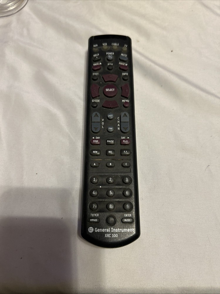 General Instrument XRC 100 GI VCR TV Aux Preprogrammed Remote Control Unit with Cable for Easy Setup