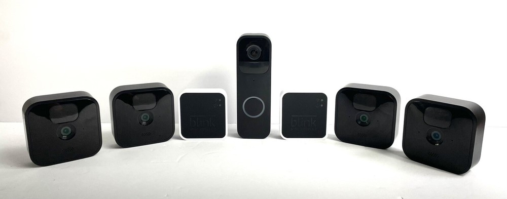 Lot of 4 Blink BCM00400U Black Security Cameras, 1 Doorbell Camera & 2 Modules