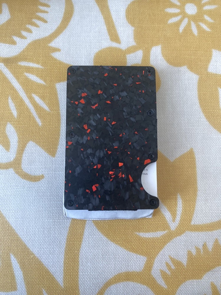 Sleek Red Carbon Fiber Wallet with Free Shipping – Stylish & Durable  