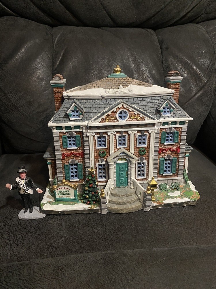 Lemax Coventry Cove Mayors Residence Lighted Christmas Village House with Mayor Figure  