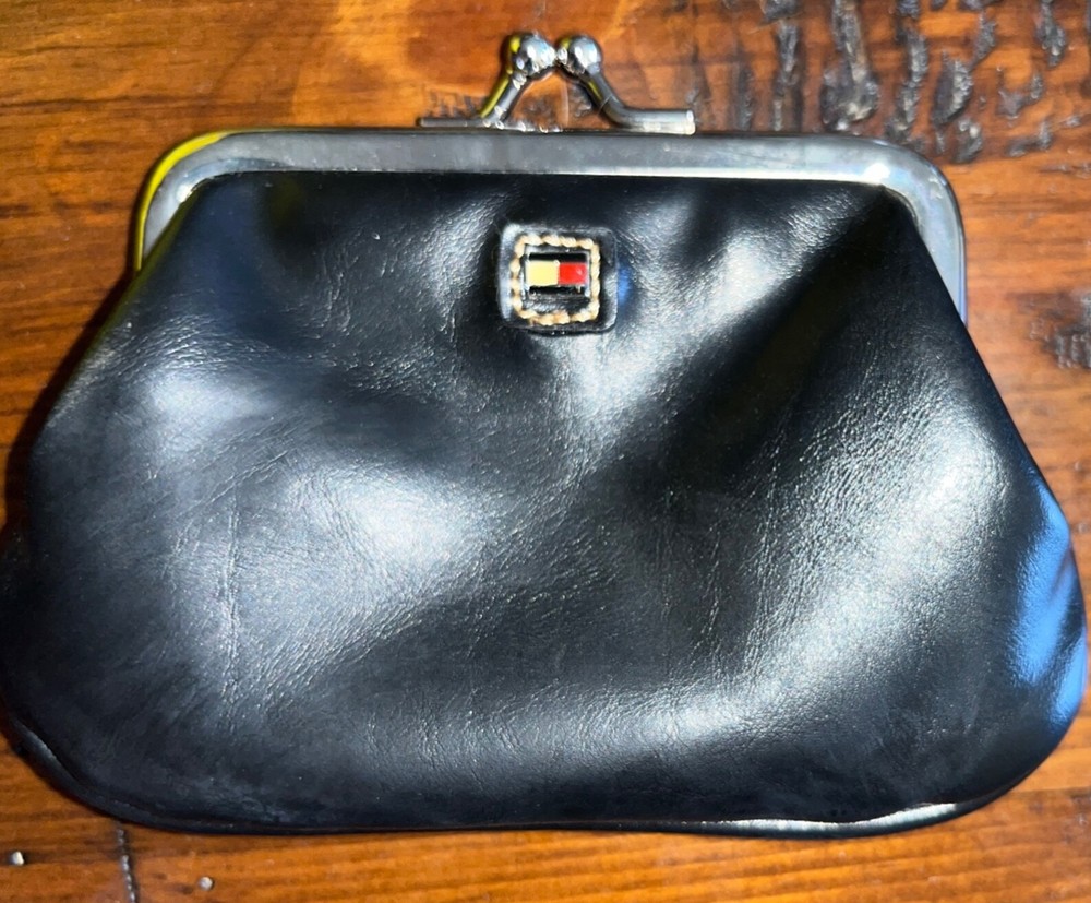 Tommy Hilfiger Vintage Black Leather KissLock Coin Wallet Case