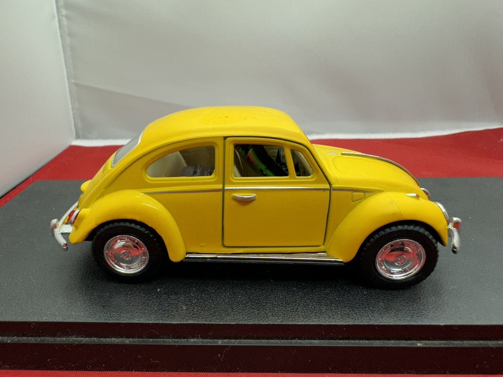 Kinsmart 1967 Volkswagen Classic Beetle- 1:32 Pull Back