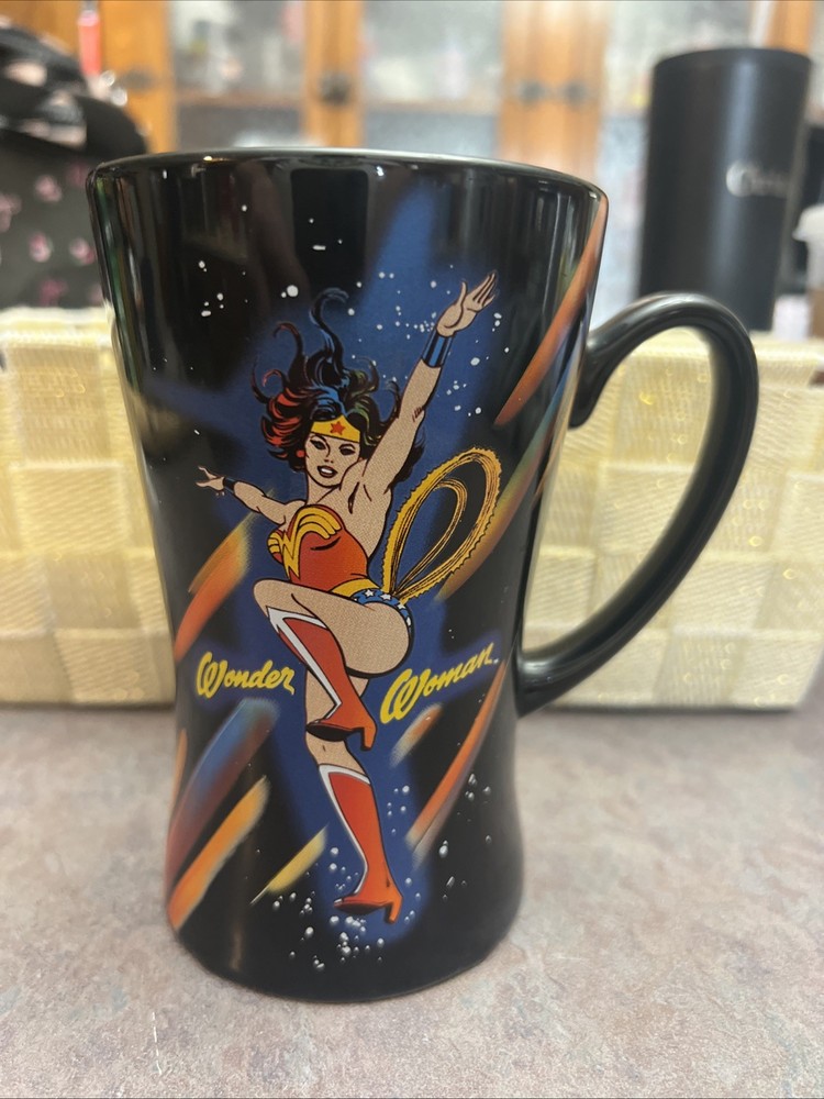 Vintage DC Comics Wonder Woman Six Flags Ceramic Mug 5.5