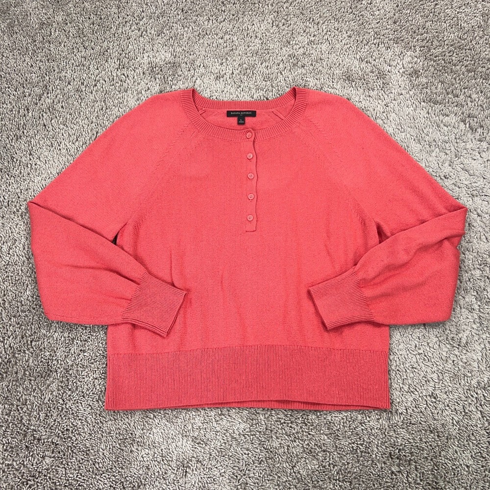 Banana Republic Womens Large Passion Punch Raglan Henley Sweater for Office or Coastal Style