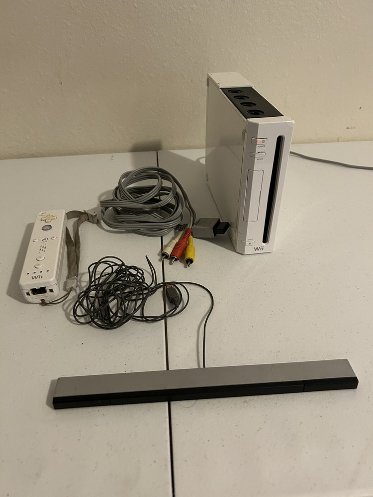 Refurbished Nintendo Wii 512GB White Console with Controller and Protective Case - Fully Functional