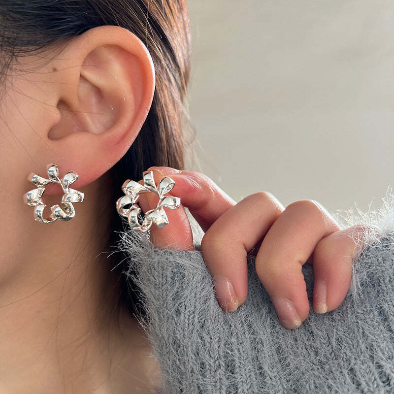 Fashion silver floral twist ring and hollow star stud earrings set  