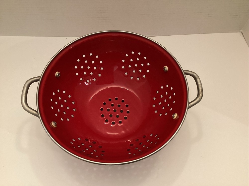 Calypso Basics by Reston Lloyd Enameled Colander 1.5 Quart Red. (ZC)