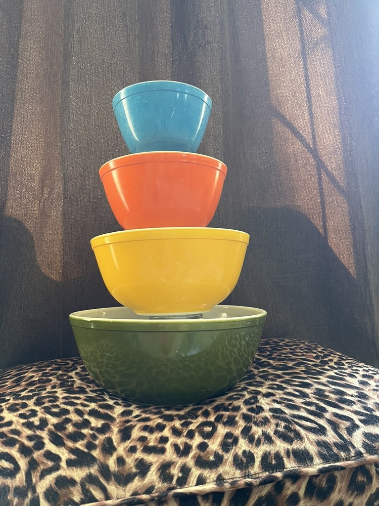 Vintage PYREX Reverse Primary Mixing Bowl Set 401-404.
