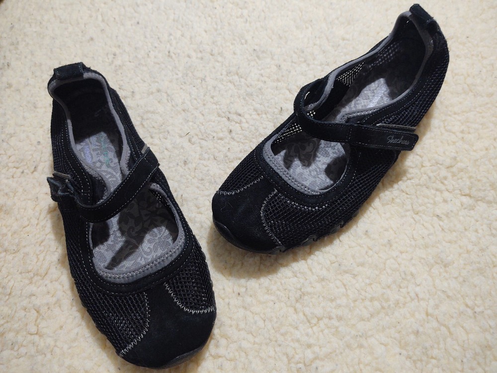 Skechers Relaxed Fit Air Cooled Black Leather Memory Foam Mary Jane's Size 9.5