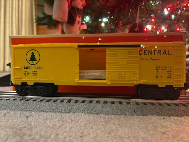 Vintage Lionel MPC Maine Central Boxcar 6-9753 with Plywood Lumber Load