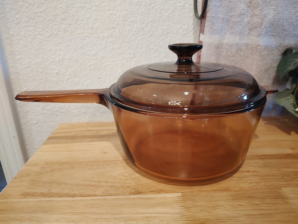 Vision Ware Corning Sauce Pan Pot 2.5 L W/Lid Amber Cookware USA *Has Small Chip