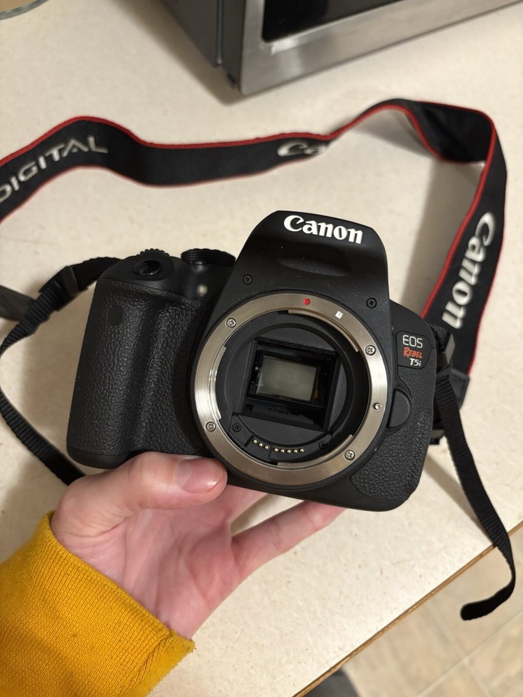 Canon EOS Rebel T5i W 18mm-55mm Lens