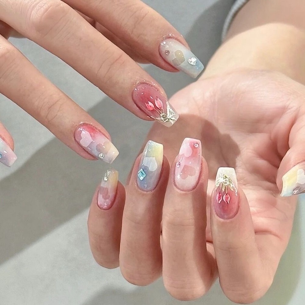 Handmade Colorful Tulips Heart False Nail Short Coffin Press on Nail Nail Art