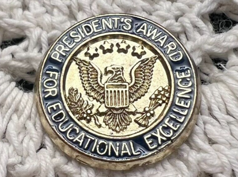 United States Presidents Award for Educational Excellence Hat or Lapel Pin Blue