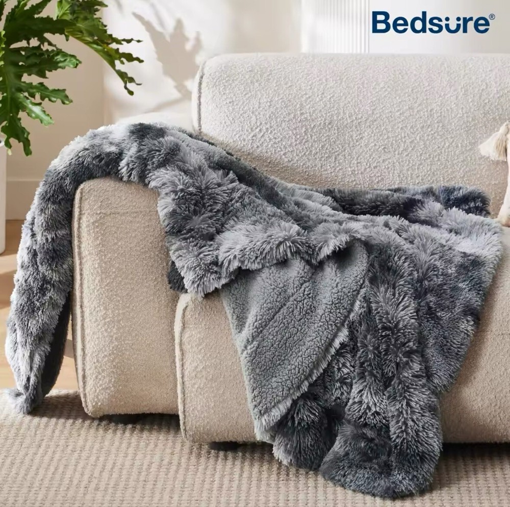 Bedsure Luxe Faux Fur Throw Blanket 640 GSM Ultra Soft Cozy Warmth