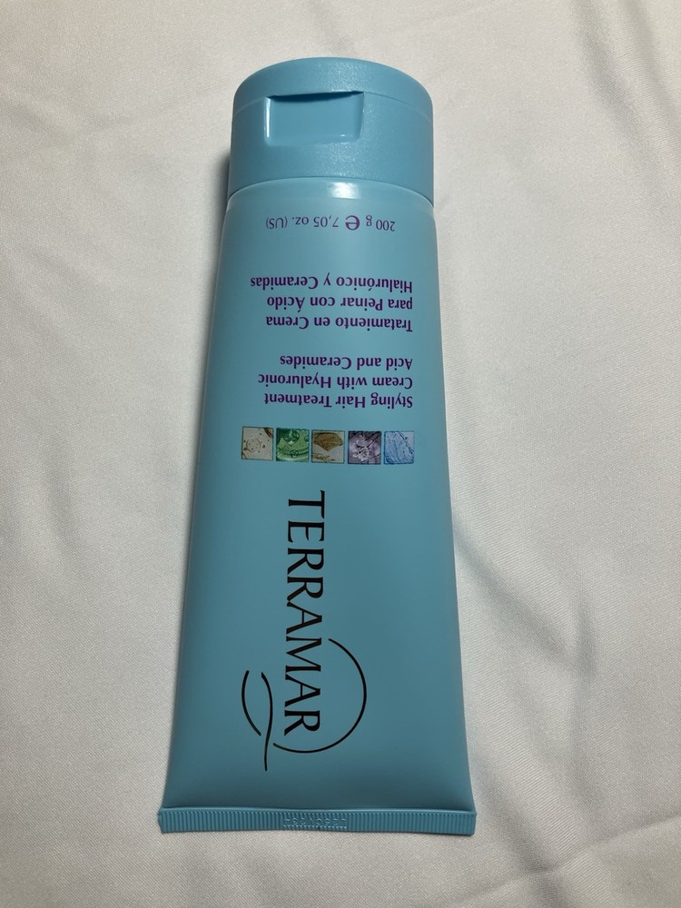 Hyaluronic acid and ceramide hair treatment cream for smooth styling