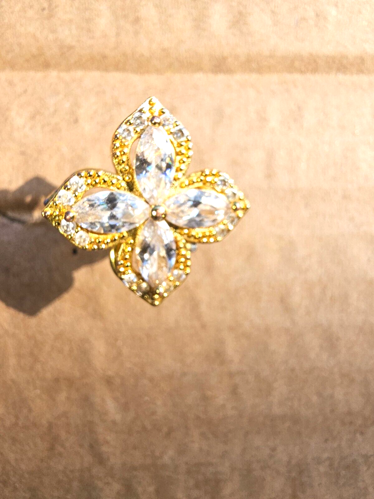 Sparkling gold-tone moving escape ring embellished with crystals