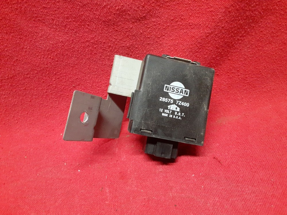 2002 2003 2004 Nissan Xterra Headlight Relay Control Module Unit 28575-7Z400