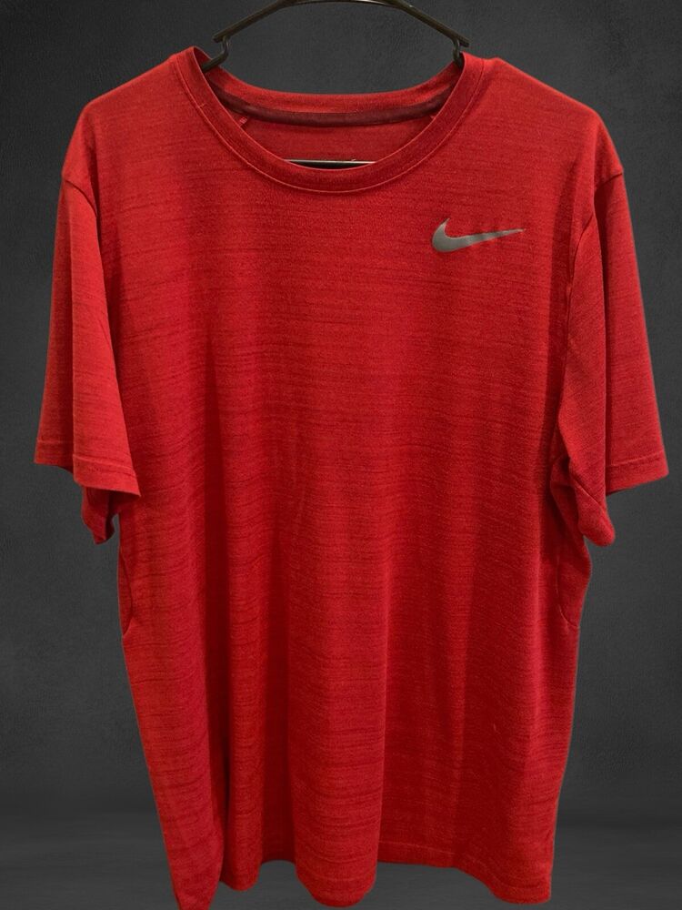 Nike Dri-Fit Red Athletic T-Shirt XL - Performance Moisture-Wicking Shirt