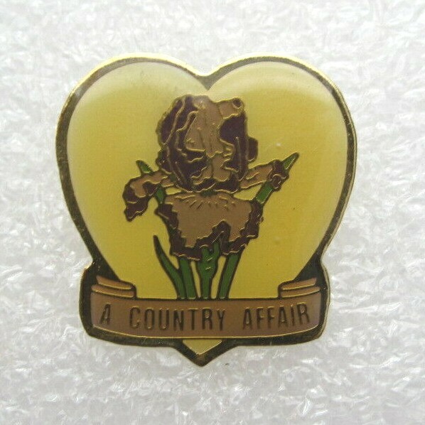 A Country Affair Flower Lapel Pin (B421)