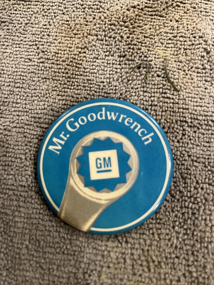 Vintage GM Mr Goodwrench Pinback General Motors Chevrolet Mechanic Pin Button