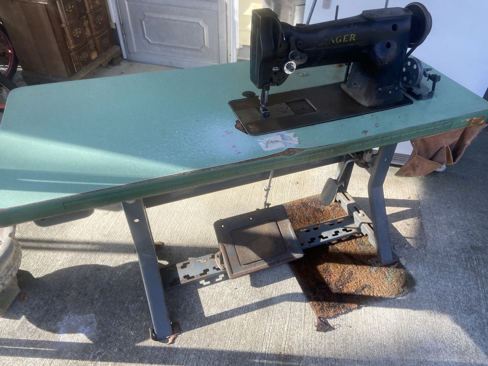 Singer 111W151 Industrial Sewing Machine with Table and Motor