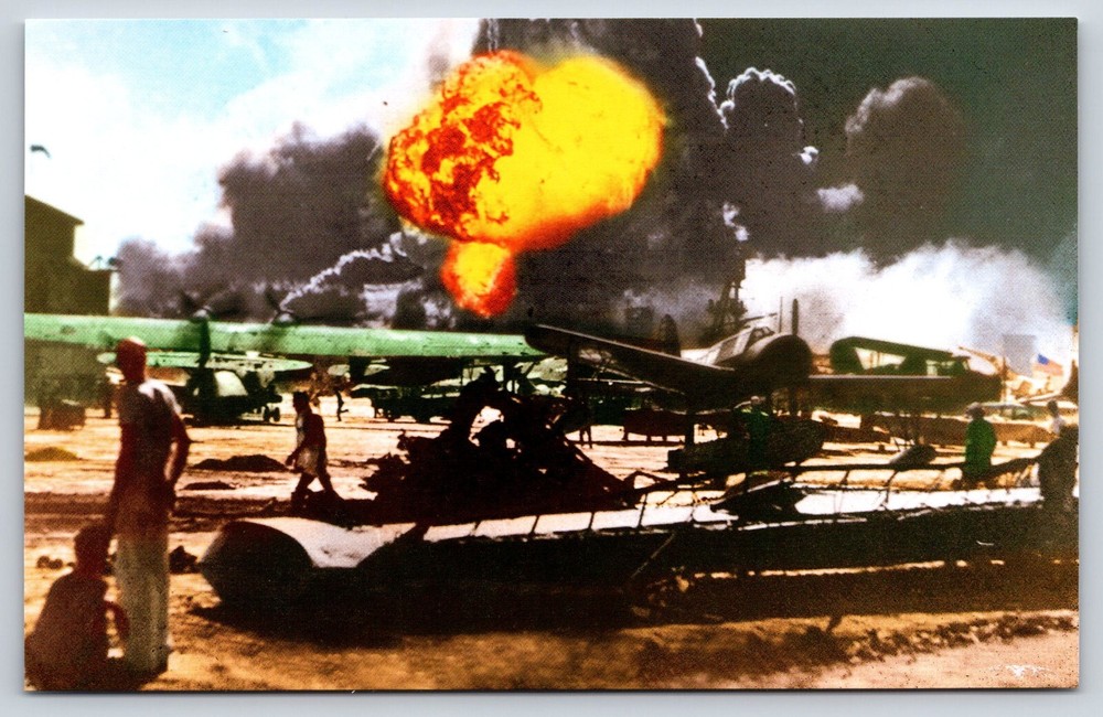Attack On Pearl Harbor 1941, WW2, Fire Explosions, Planes, Soldiers, Postcard