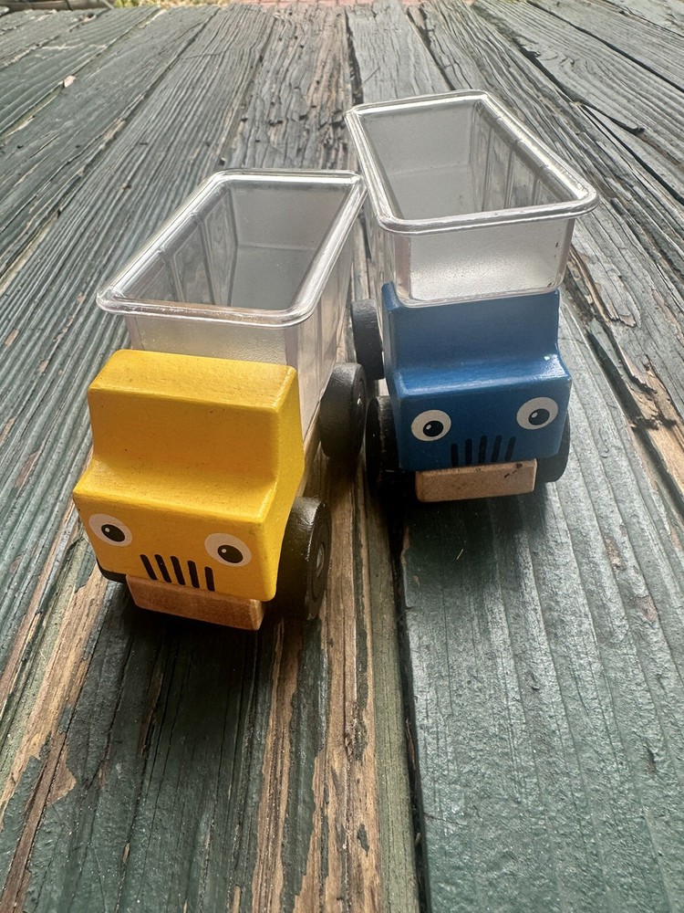 SmartGames Trucky 3 - Ages 3+ | 1 player Wooden Trucks Only Set of 2