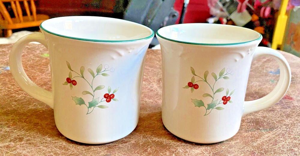 Pfaltzgraff Winterberry 12 oz Coffee Tea Hot Chocolate Mugs Set of 2