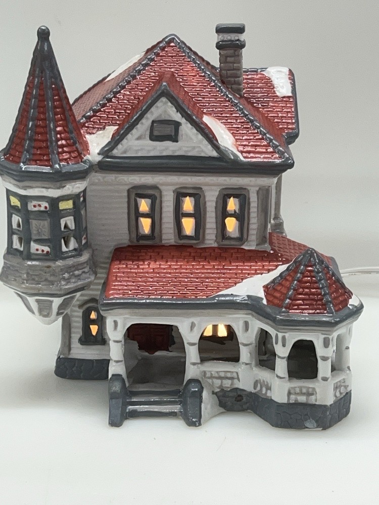 Dickens Collectables White Victorian Lighted House Model 266-6253