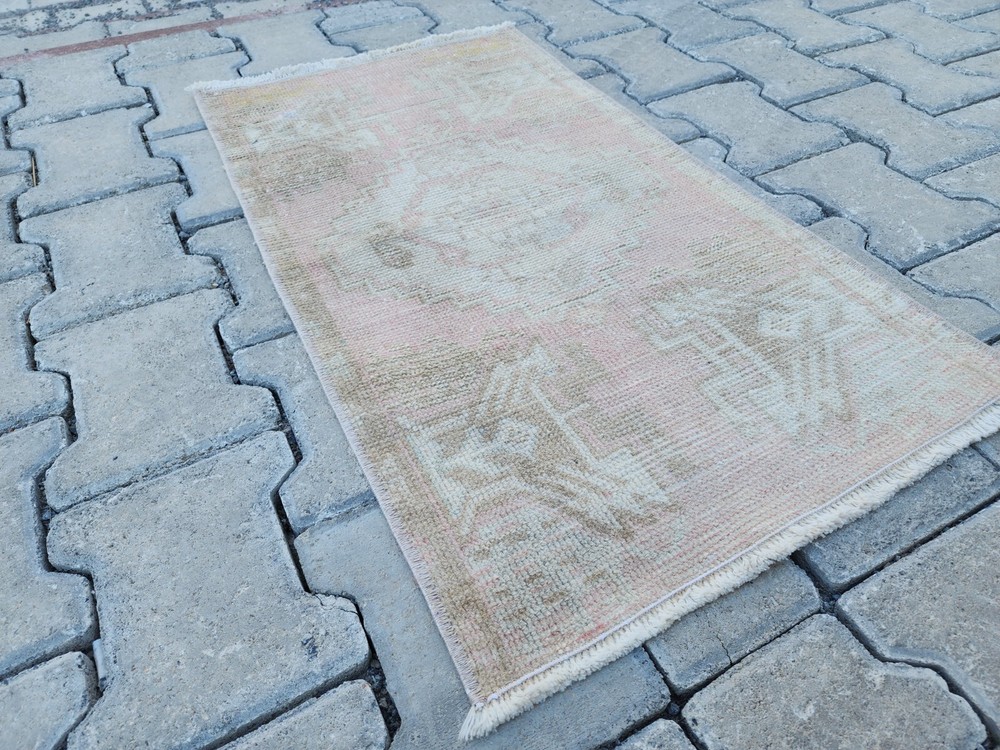 Mini Turkish Oushak Rug 1.6x2.7 ft Handwoven Vintage Wool Beige Blush
