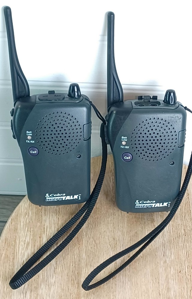 Cobra Microtalk 1 FRS100 2 Way Radio Walkie Talkie Qty 2 TESTED   Nice!