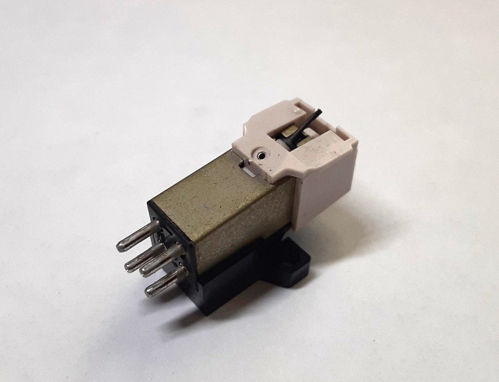 Audiotechnica AT 3600 phono cartridge with carbon fiber stylus for turntable tonearms