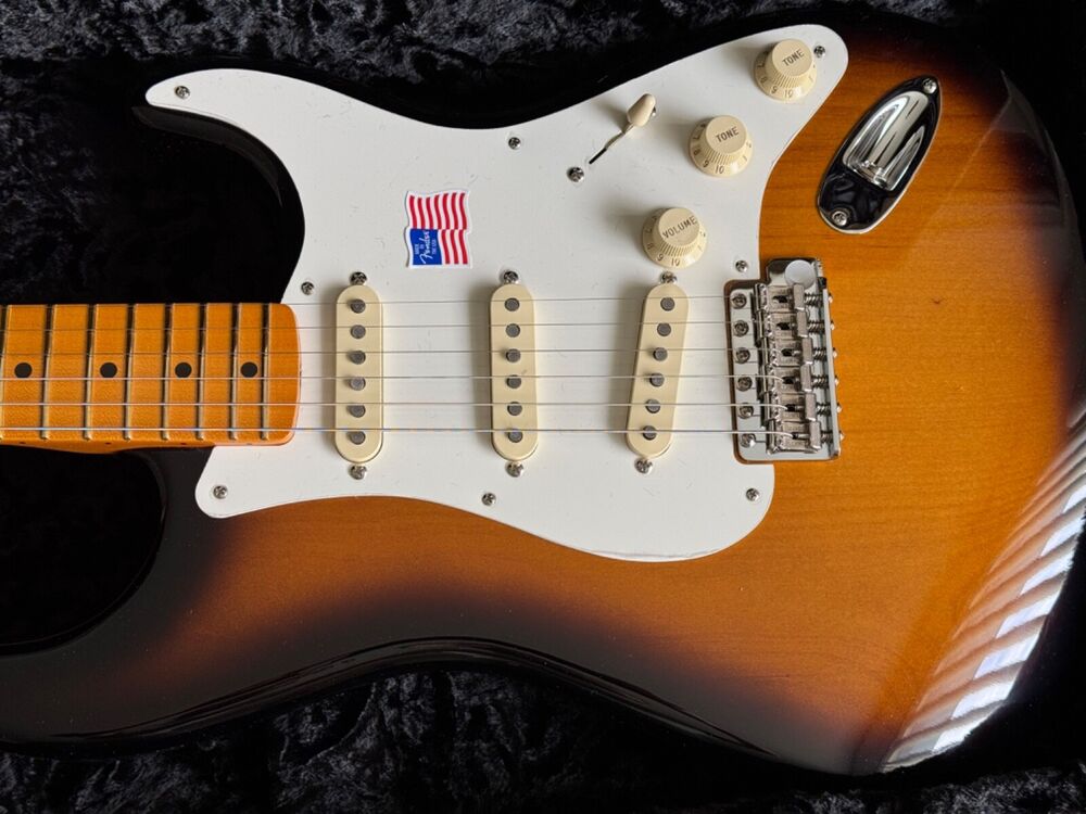 Fender Eric Johnson Stratocaster 6-String Right-Handed Guitar 2-Color Sunburst