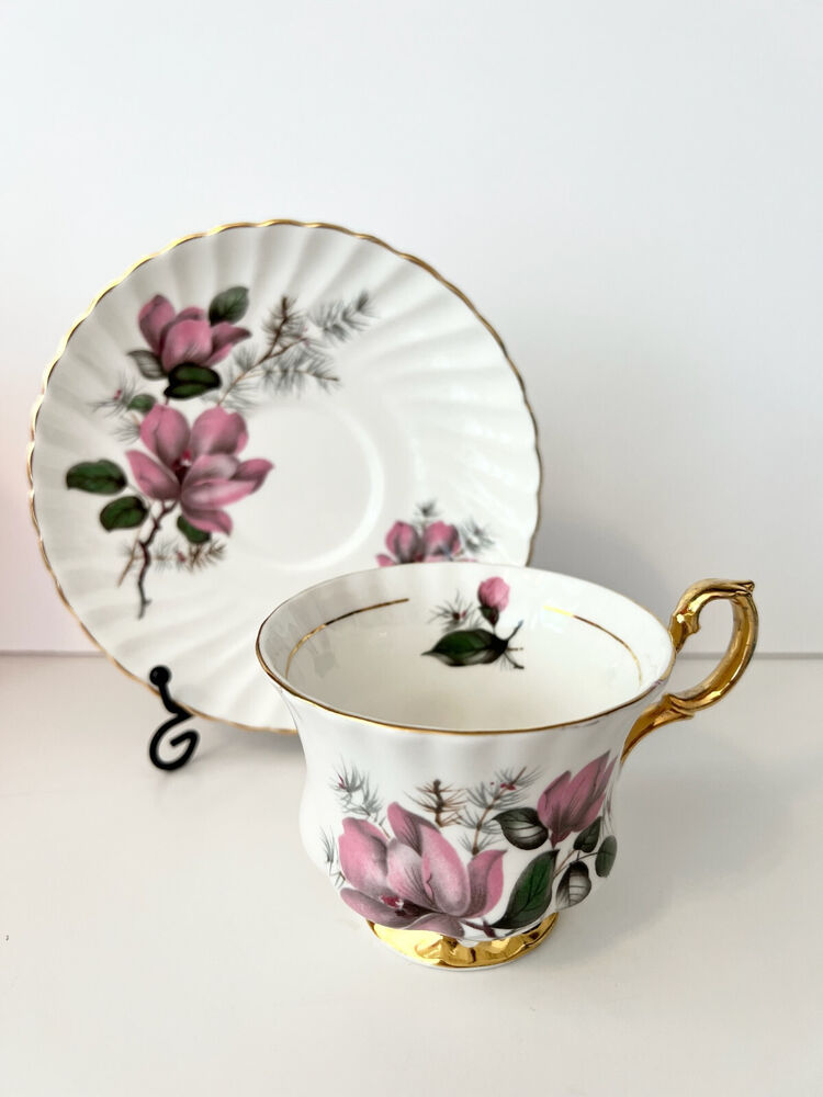 Royal Imperial Bone China Tea Cup and Saucer Set Gold Gilt Beautiful Condition