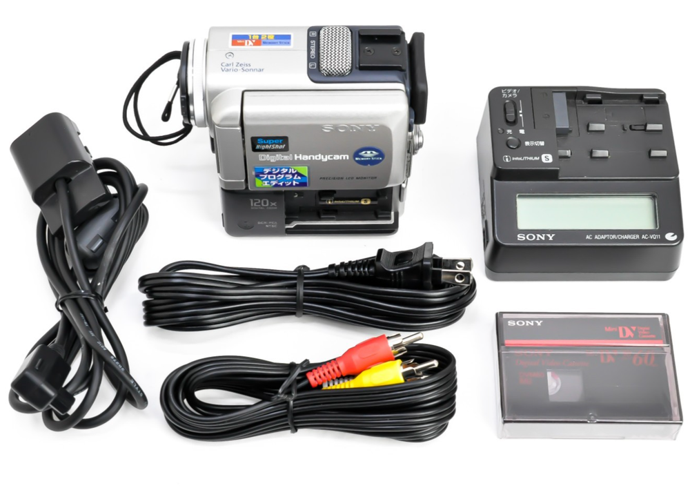 Mint Sony Handycam DCR-PC5 MiniDV Camcorder 120x Digital Zoom Nightshot Japan