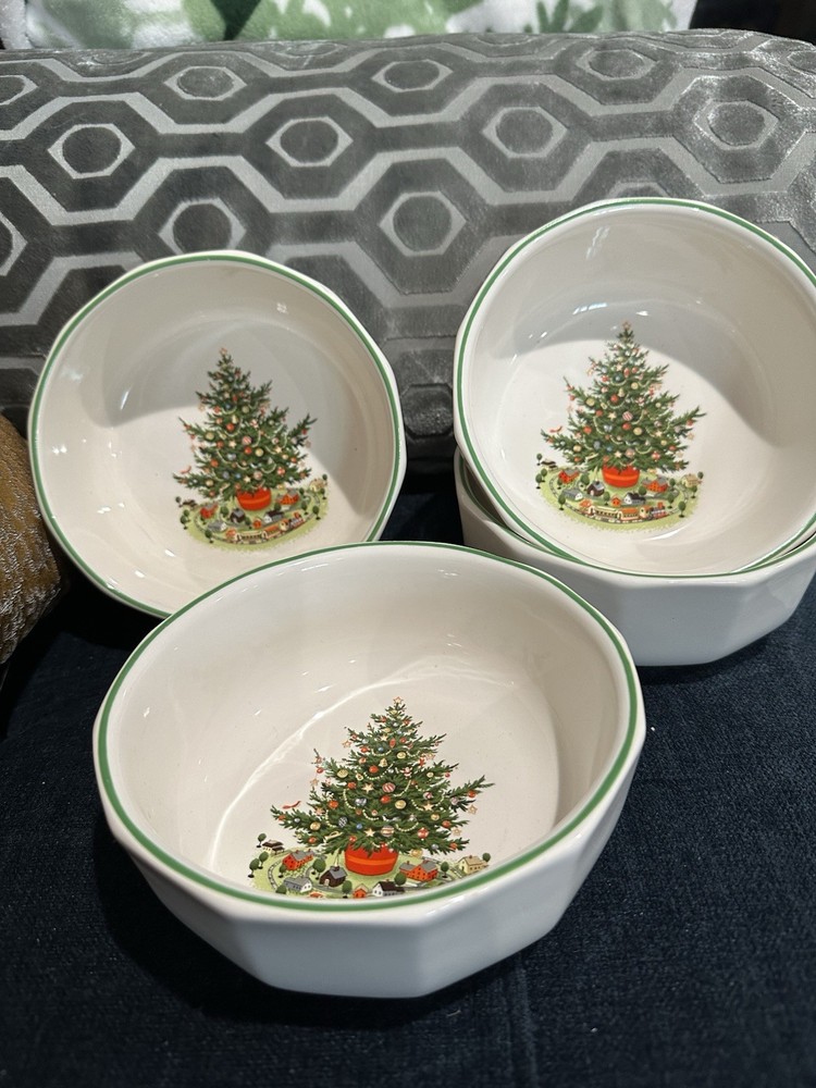 Pfaltzgraff Christmas Heritage 5.5