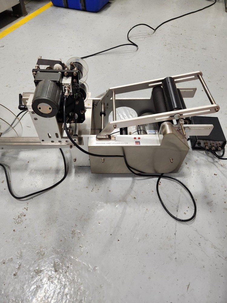 Semi-Auto Round Bottle Labeler with Date Coding Function-image