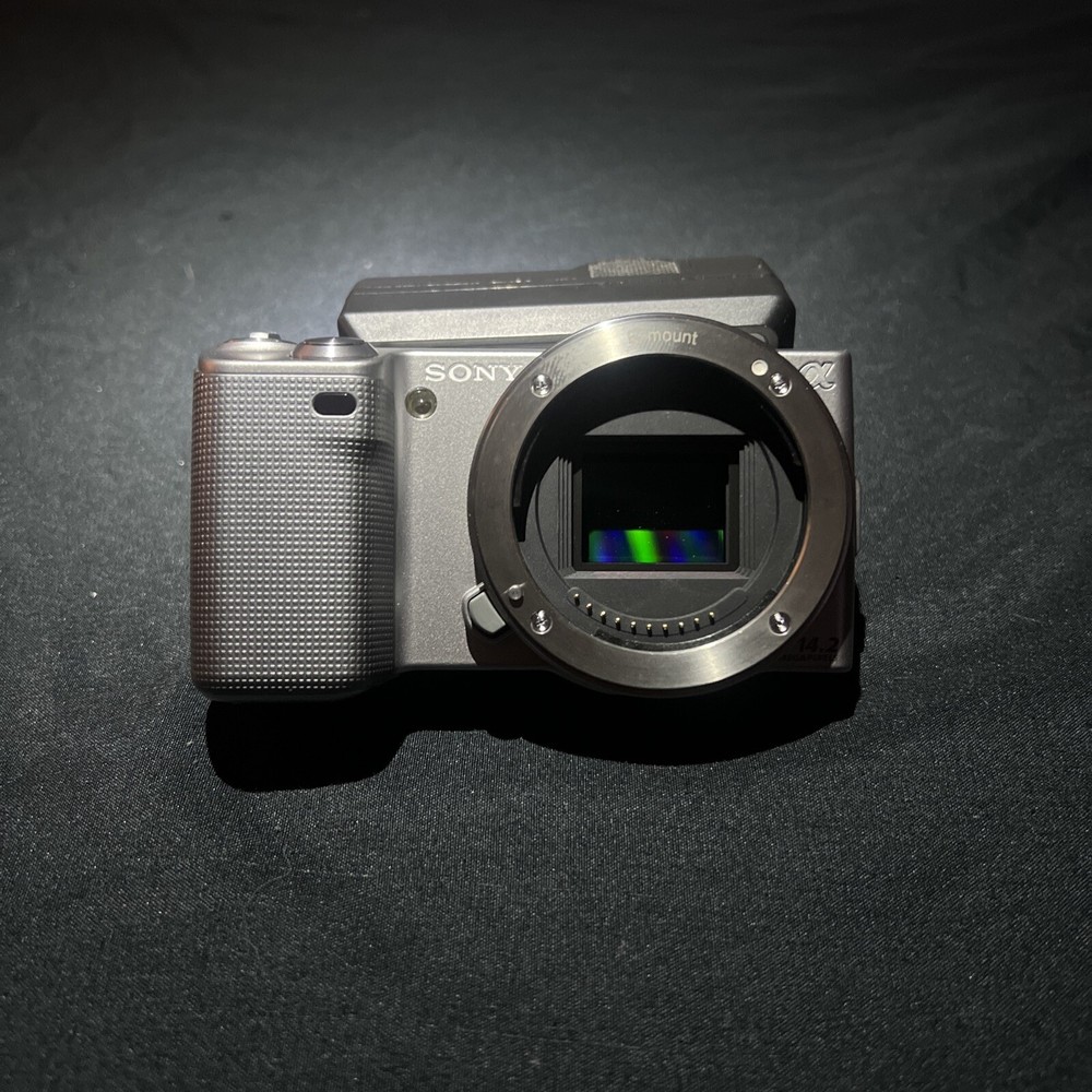 Sony Alpha NEX-5 14.2MP Mirrorless Compact Digital Camera Silver Tested