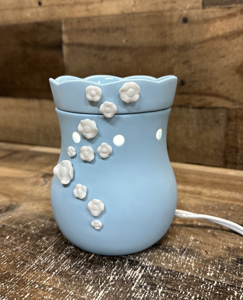 Scentsy Baby's Breath Warmer Full Size Retired Blue with White Flowers