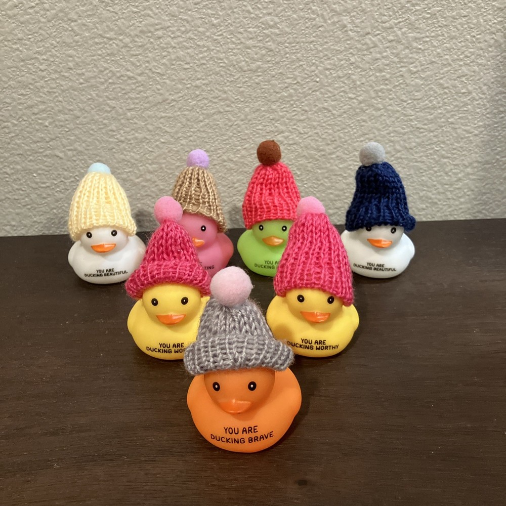 7-Pack Jeep Ducking Rubber Ducks with Squeak & Encouraging Beanie Hats