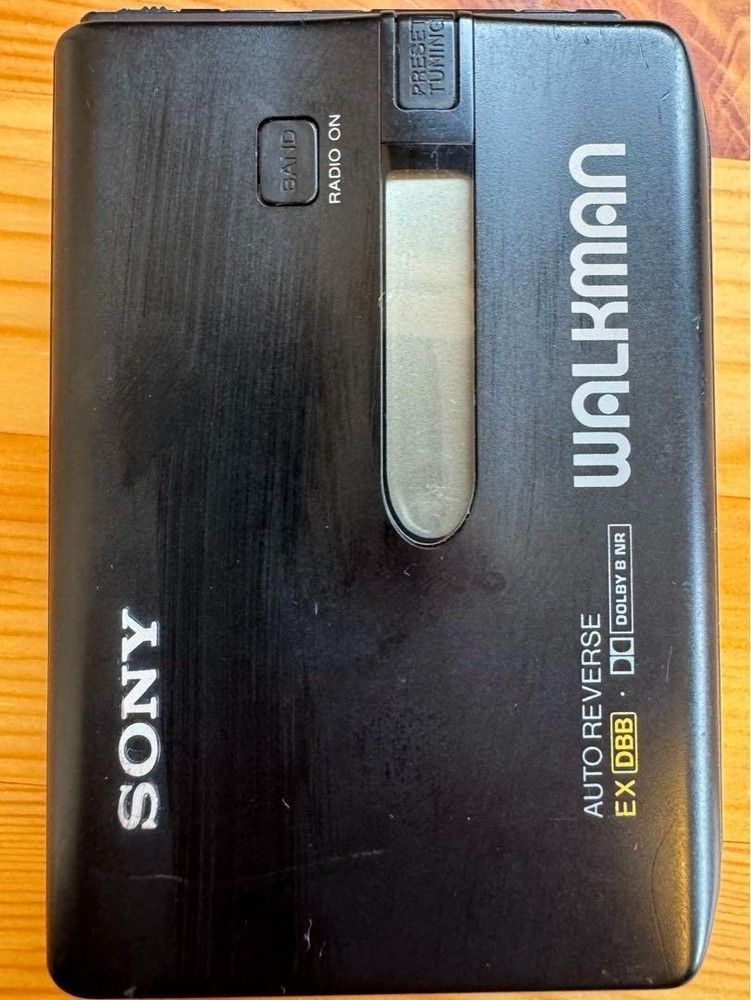 Sony WM‑FX70 Cassette Walkman AM/FM Radio “Junk / Parts or Repair” – Japan
