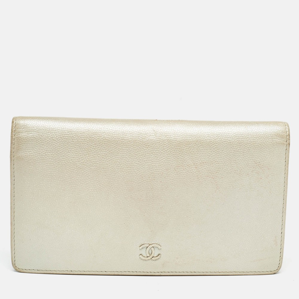 Chanel Caviar Leather CC Continental Wallet in Pearl White