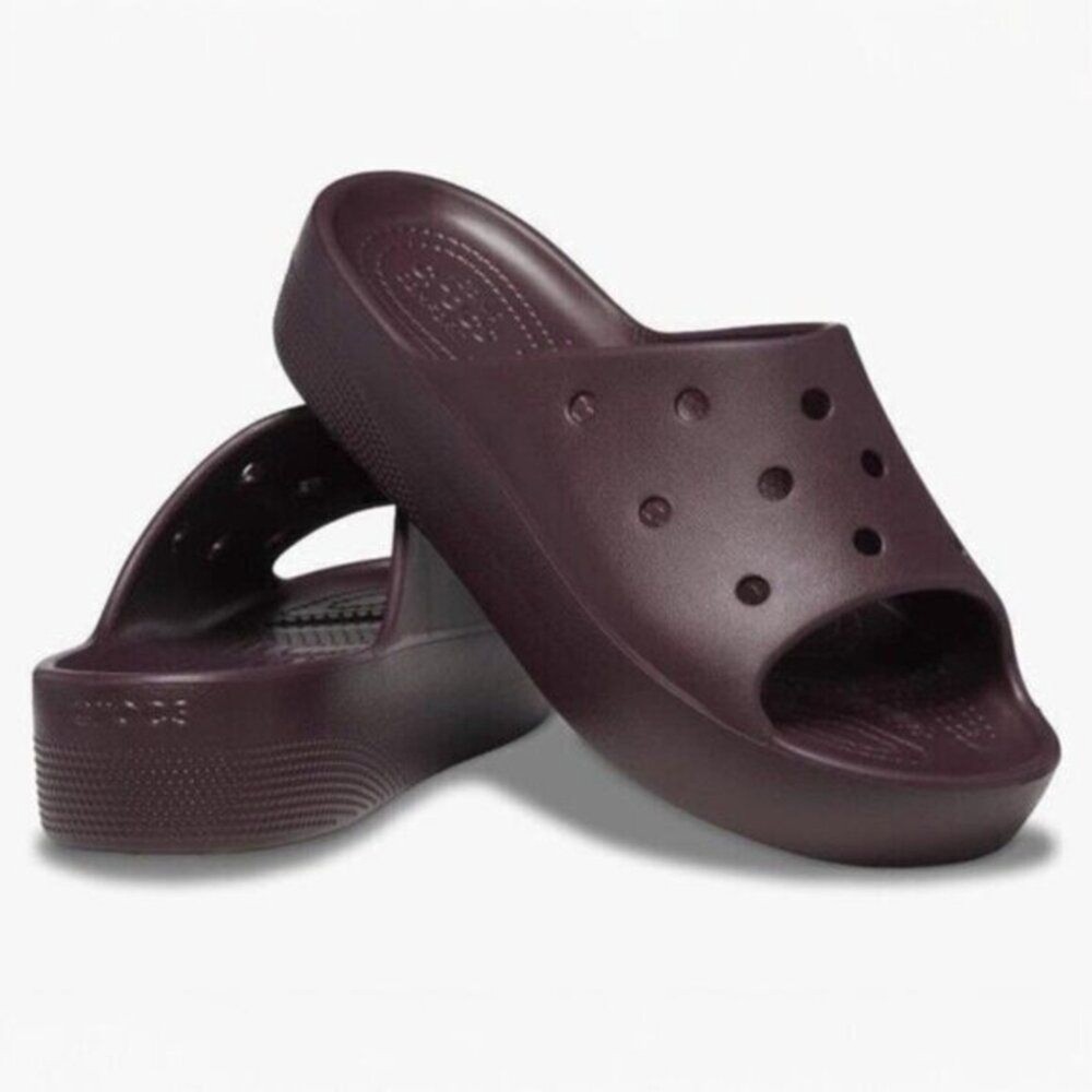 Crocs Size 8 Classic Platform Open Round Toe Slide Slippers in Dark Cherry