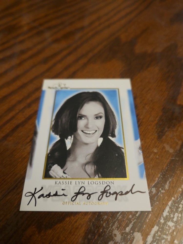 2014 Benchwarmer Hot For Teacher Yearbook Autograph Kassie Lyn Logsdon Playboy