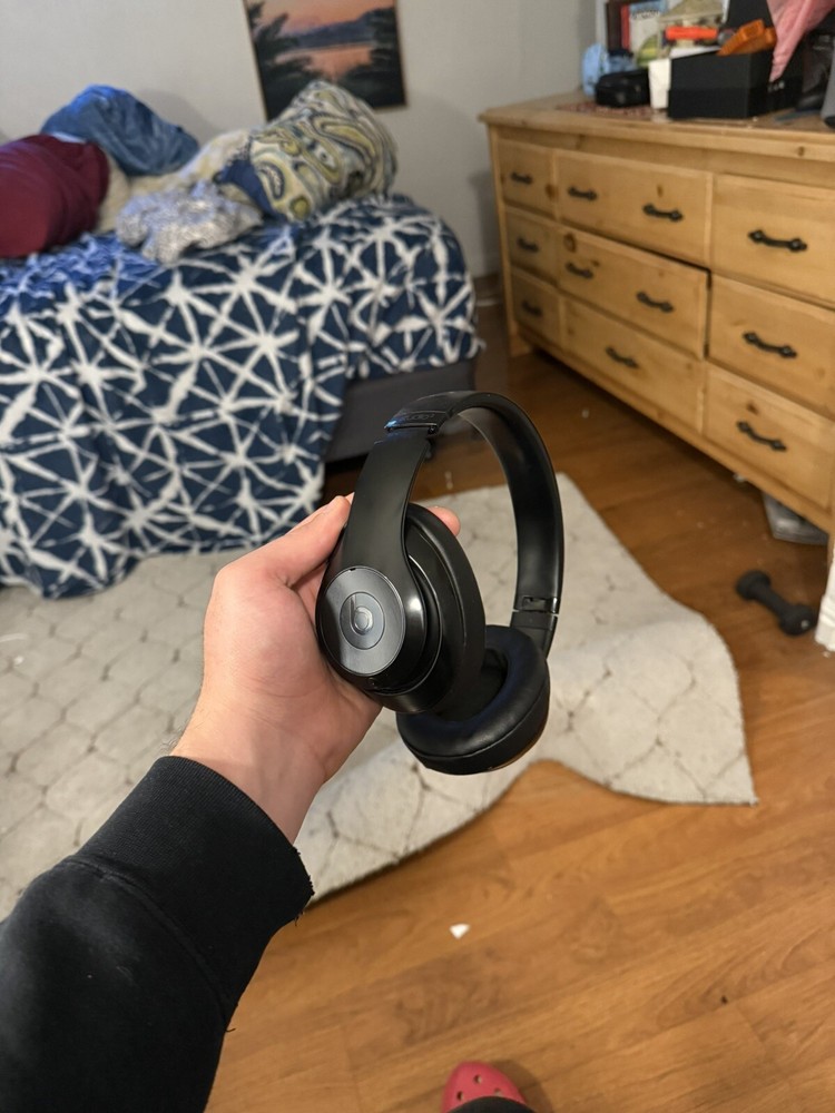 Beats Studio3 Wireless Over-Ear Headphones in Black