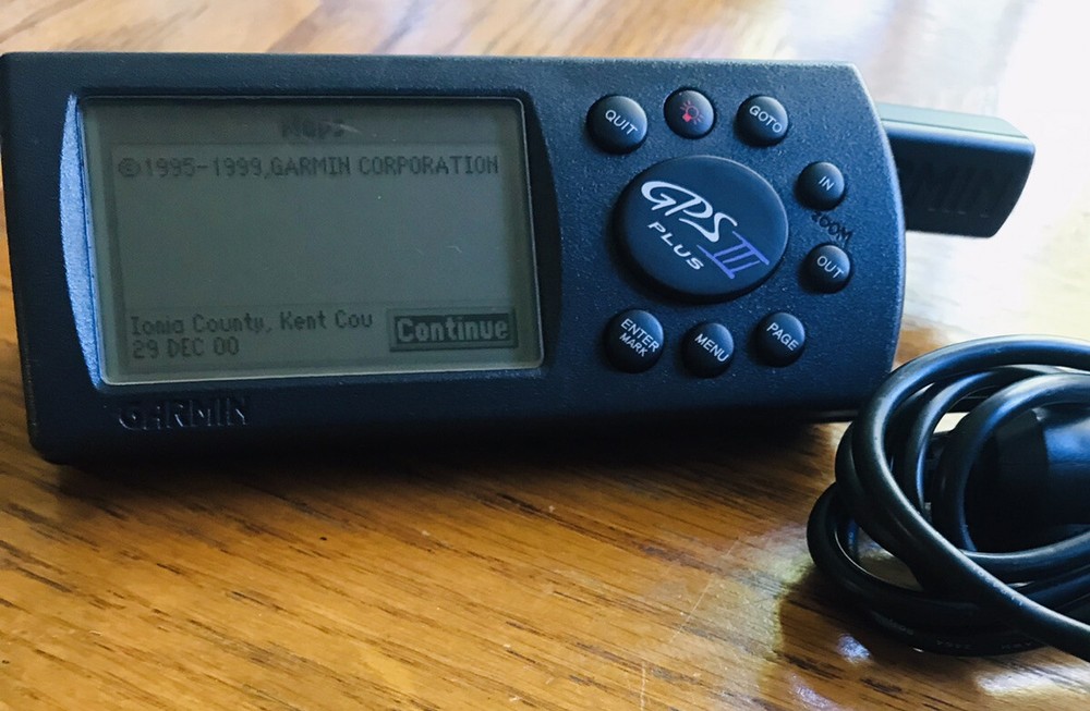 GARMIN GPS III PLUS Bundle Includes Car Charger Free Shipping